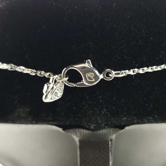 Swarovski Ruby Heart Pendant Womens Necklace Size 18Inches Used Like New - Picture 5 of 6